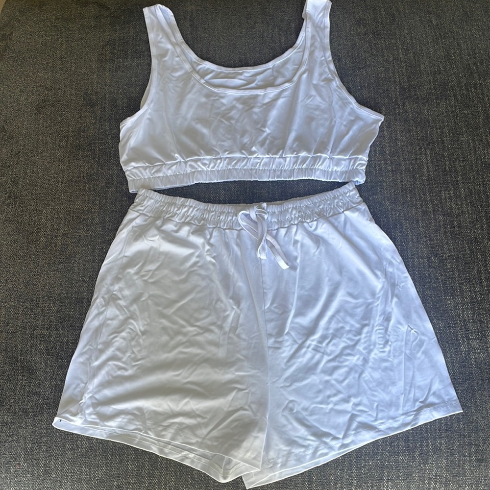 NWOT Two piece set Tank & Shorts White Size Large